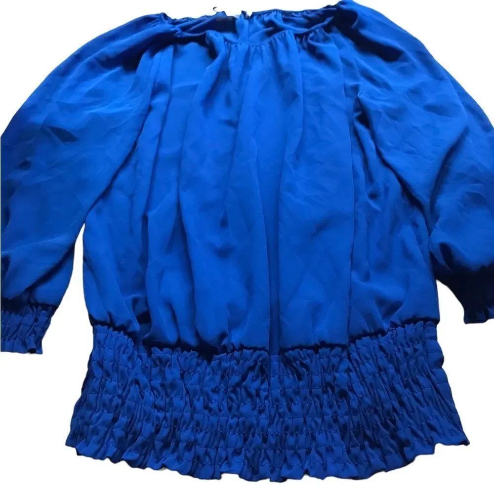 Peter Nygard size medium royal blouse excellent condition